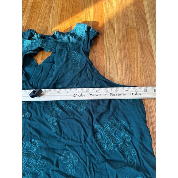 Torrid Green Sleeveless Tunic Top With Embroidered Floral Pattern Keyhole Detail - Picture 11 of 12